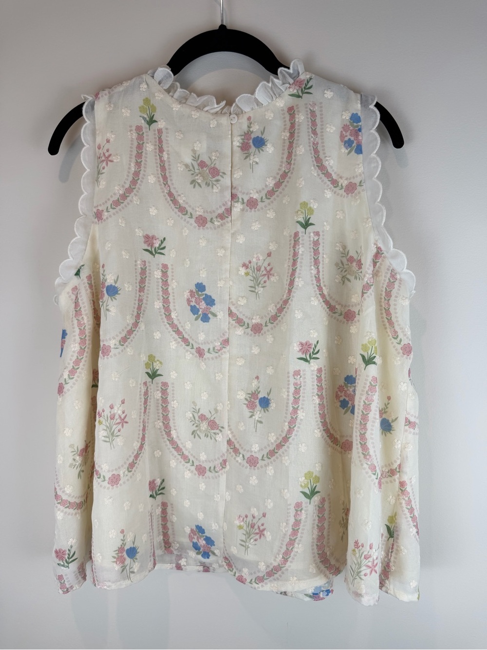 &Merci Cream Floral Sleeveless Blouse with Scalloped Trim Size medium - Picture 7 of 7